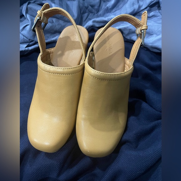 Wood Platform Clogs - Picture 1 of 5